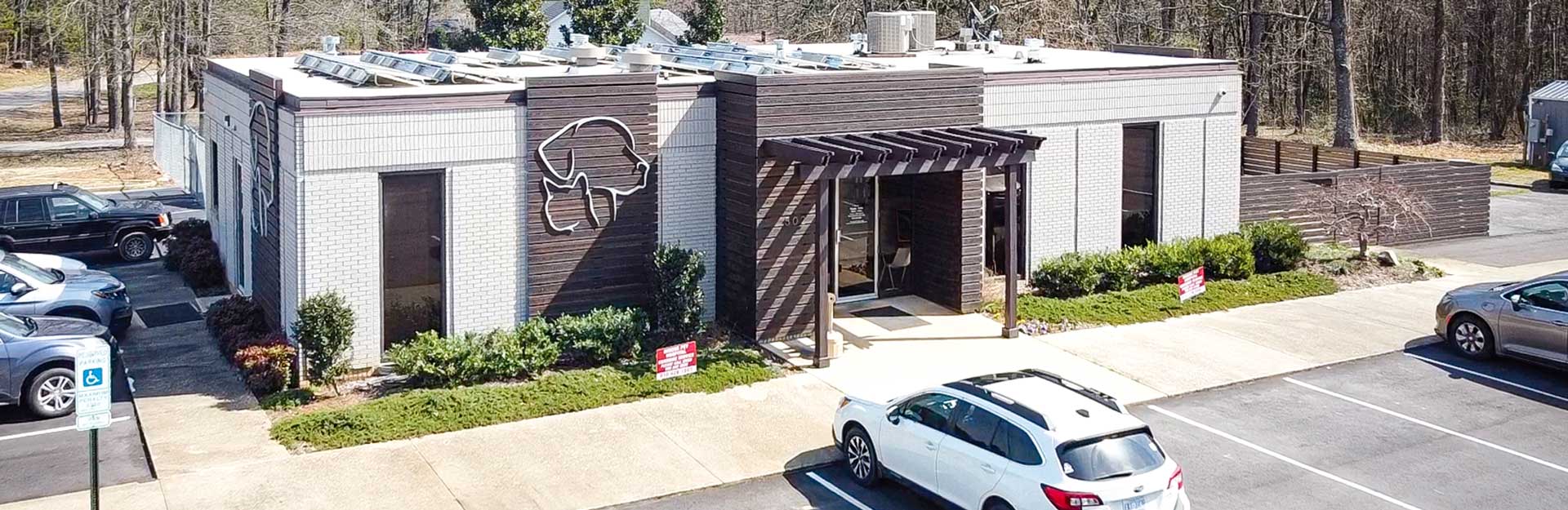 Biscoe_Animal_Hospital_Exterior_1920x625